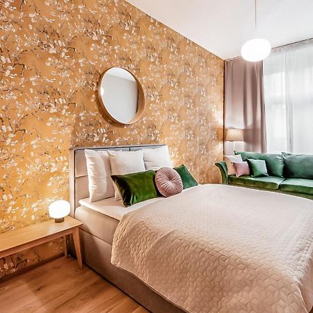 Turnkey I Main Bus Station Apartments Praga Esterno foto