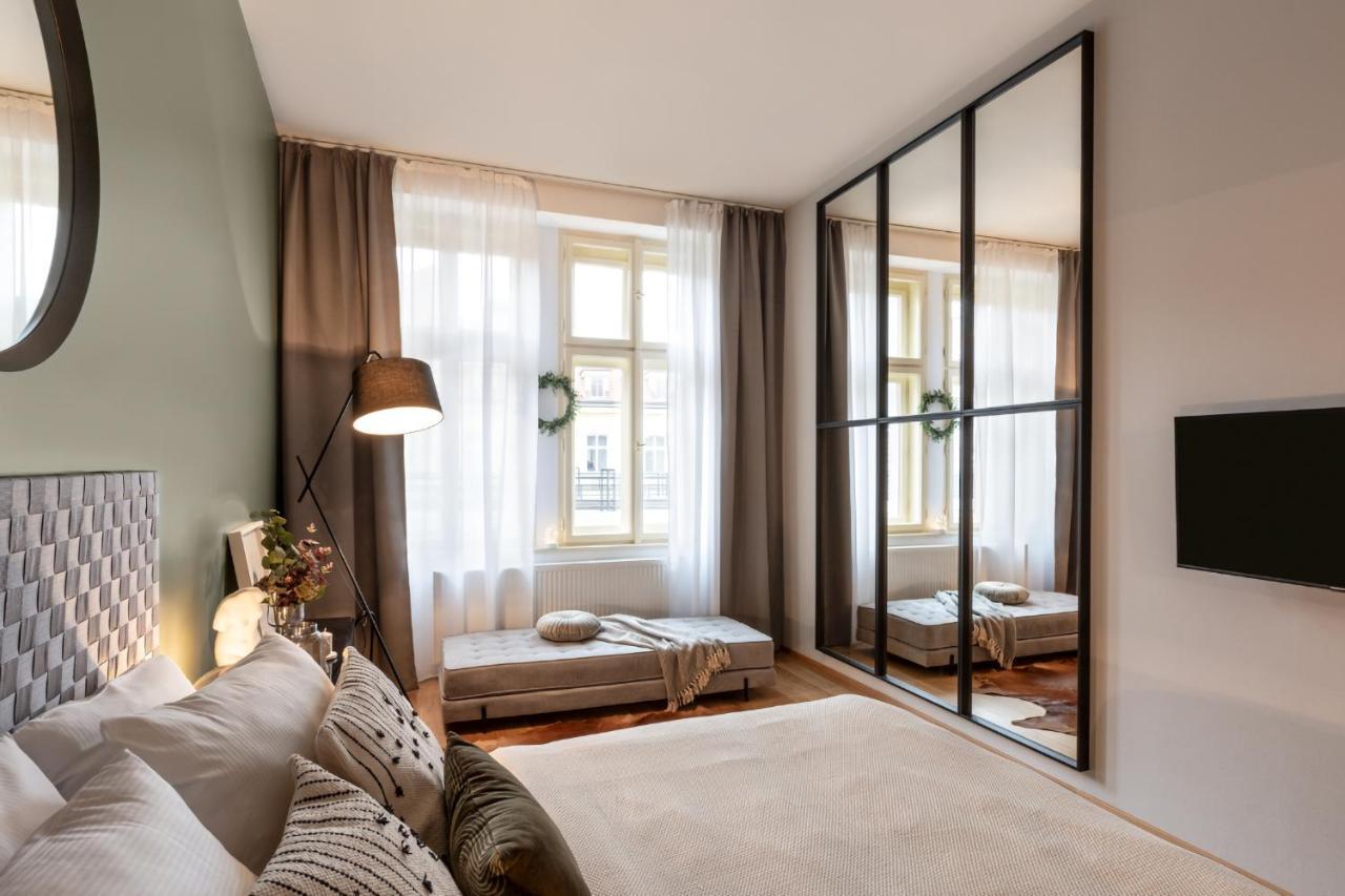Turnkey I Main Bus Station Apartments Praga Esterno foto