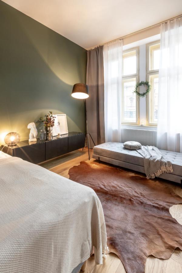 Turnkey I Main Bus Station Apartments Praga Esterno foto