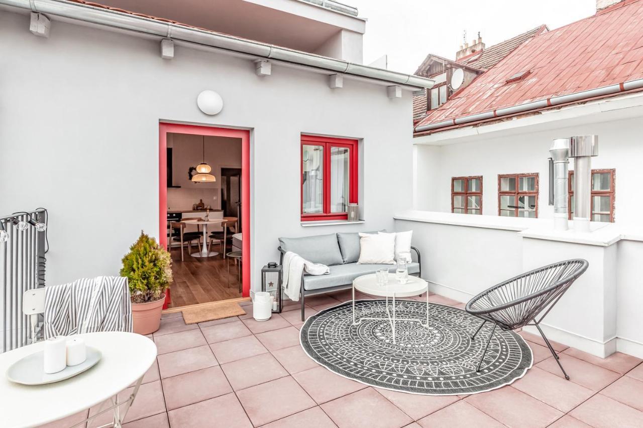 Turnkey I Main Bus Station Apartments Praga Esterno foto