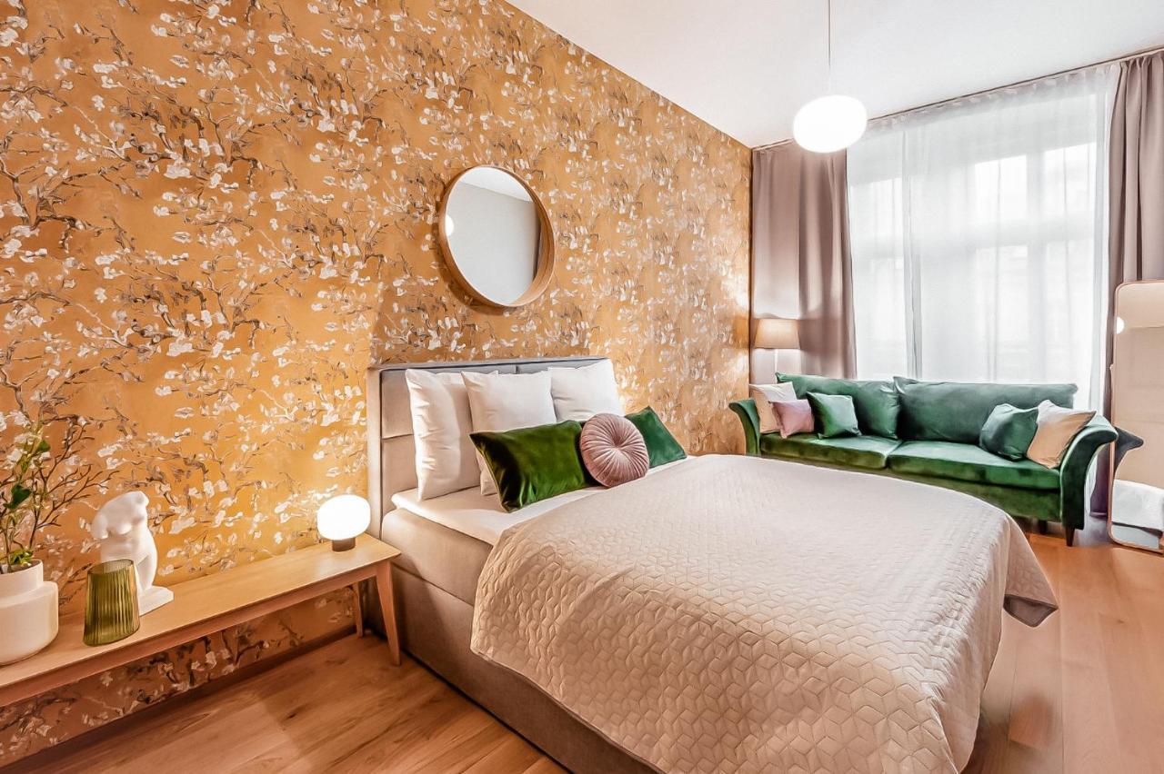 Turnkey I Main Bus Station Apartments Praga Esterno foto