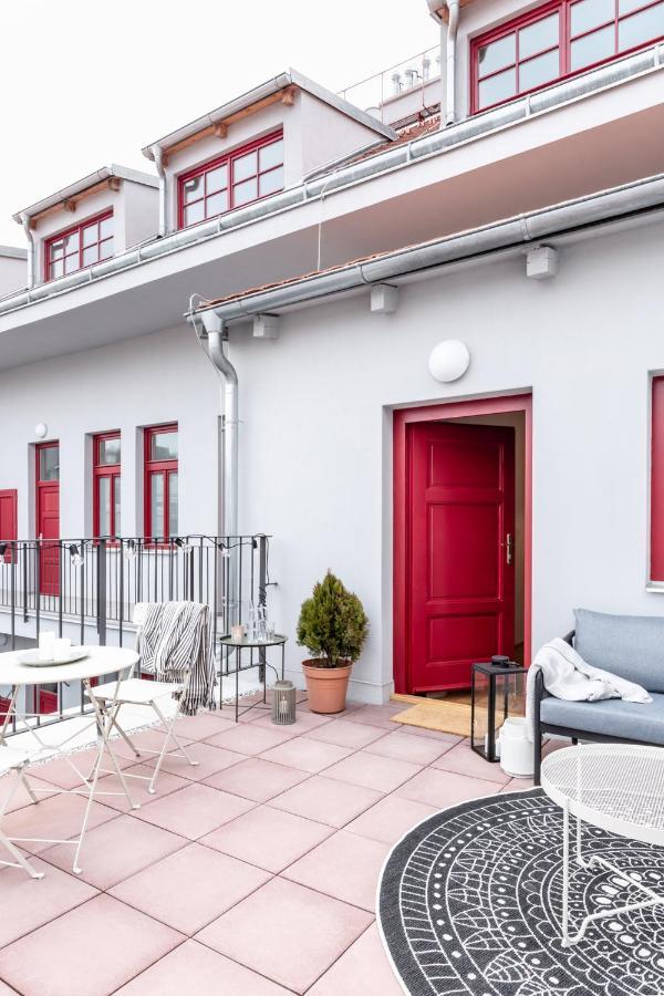 Turnkey I Main Bus Station Apartments Praga Esterno foto
