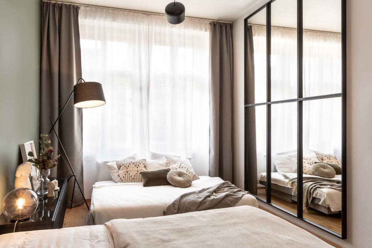 Turnkey I Main Bus Station Apartments Praga Esterno foto