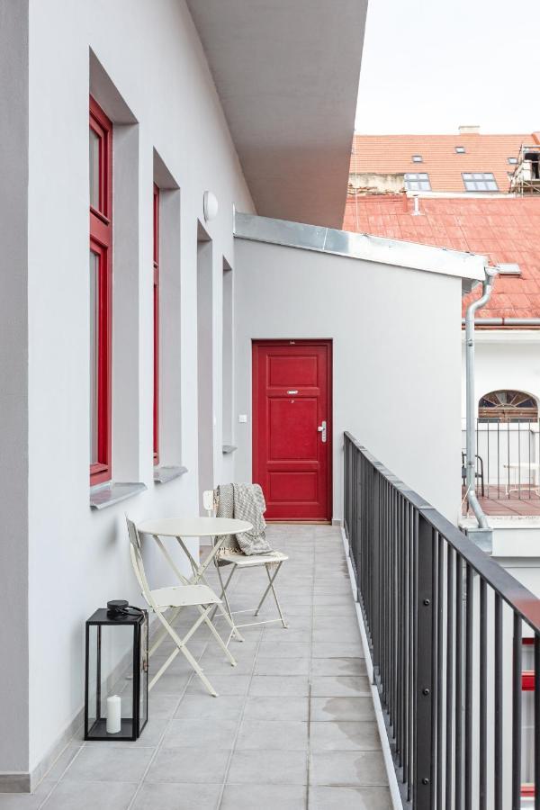 Turnkey I Main Bus Station Apartments Praga Esterno foto