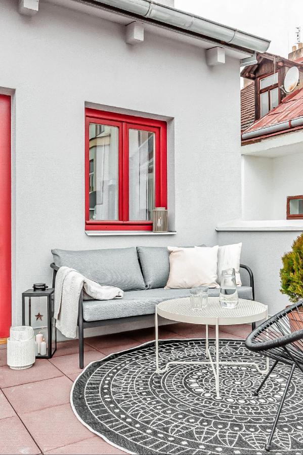 Turnkey I Main Bus Station Apartments Praga Esterno foto